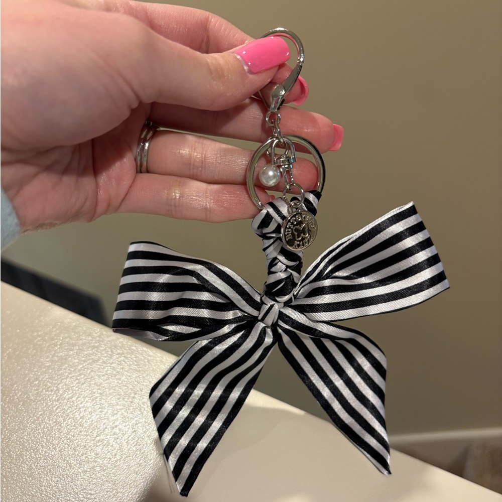 Bow Bag Charm - Picture 4 of 4
